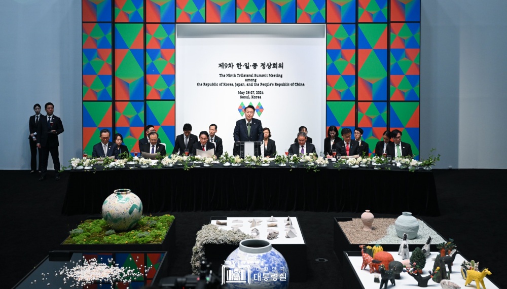 윤석열&nbsp;대통령, 한·일·중 환영 만찬 참석